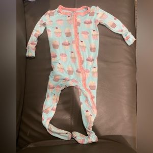 Kickee pants cupcake girl footie